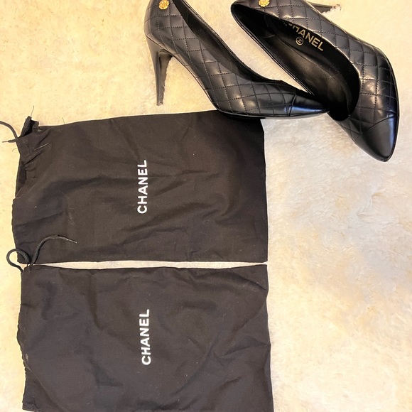 QUILTED CHANEL LAMBSKIN PUMPS - Picture 4 of 11